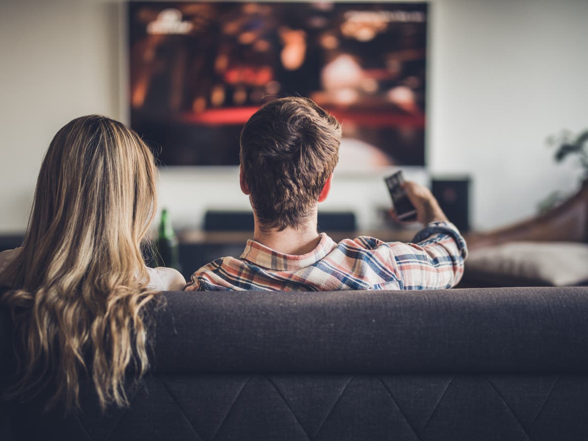 Snacking while watching TV increases heart disease risk, experts warn