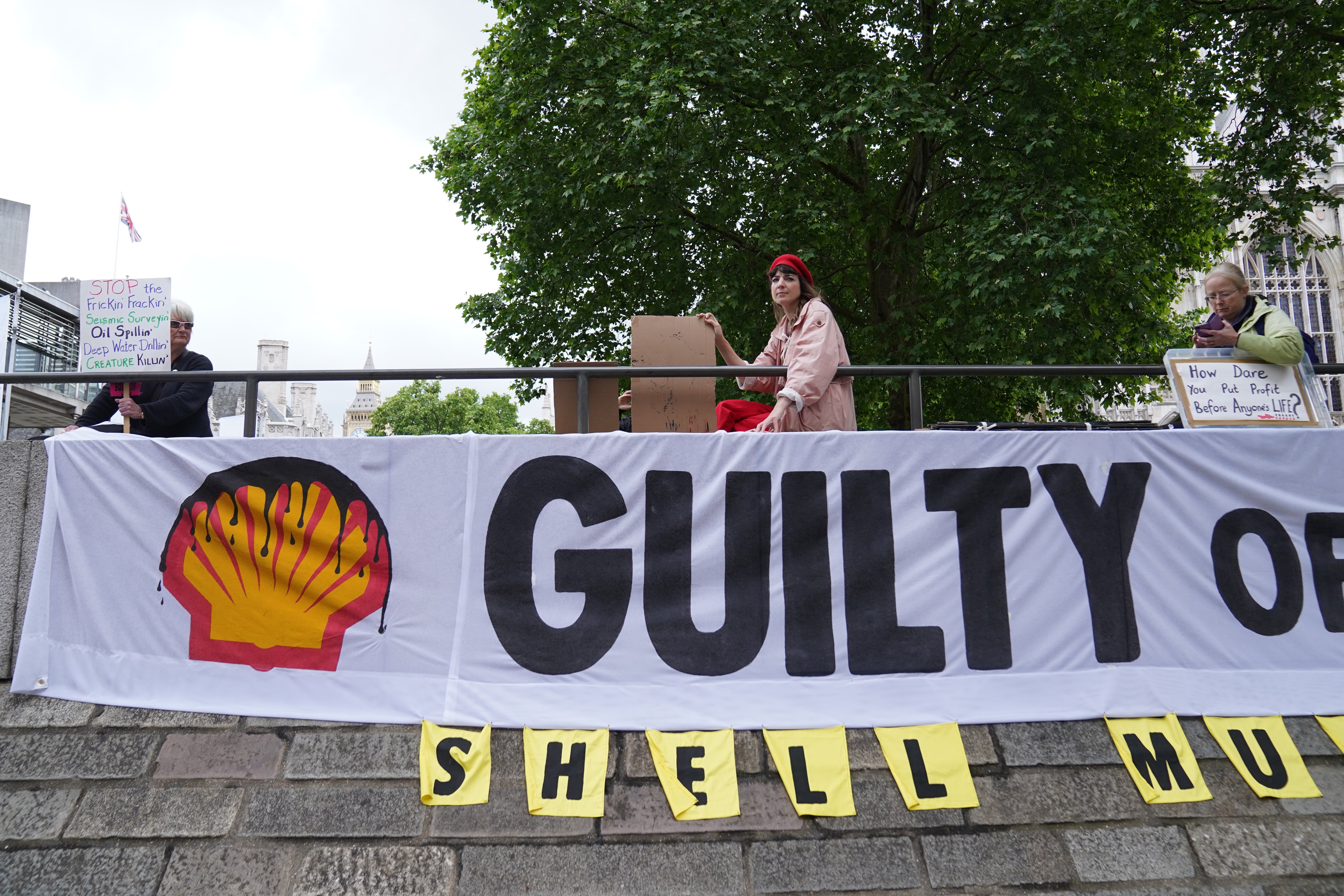 Protesters outside Shell's AGM