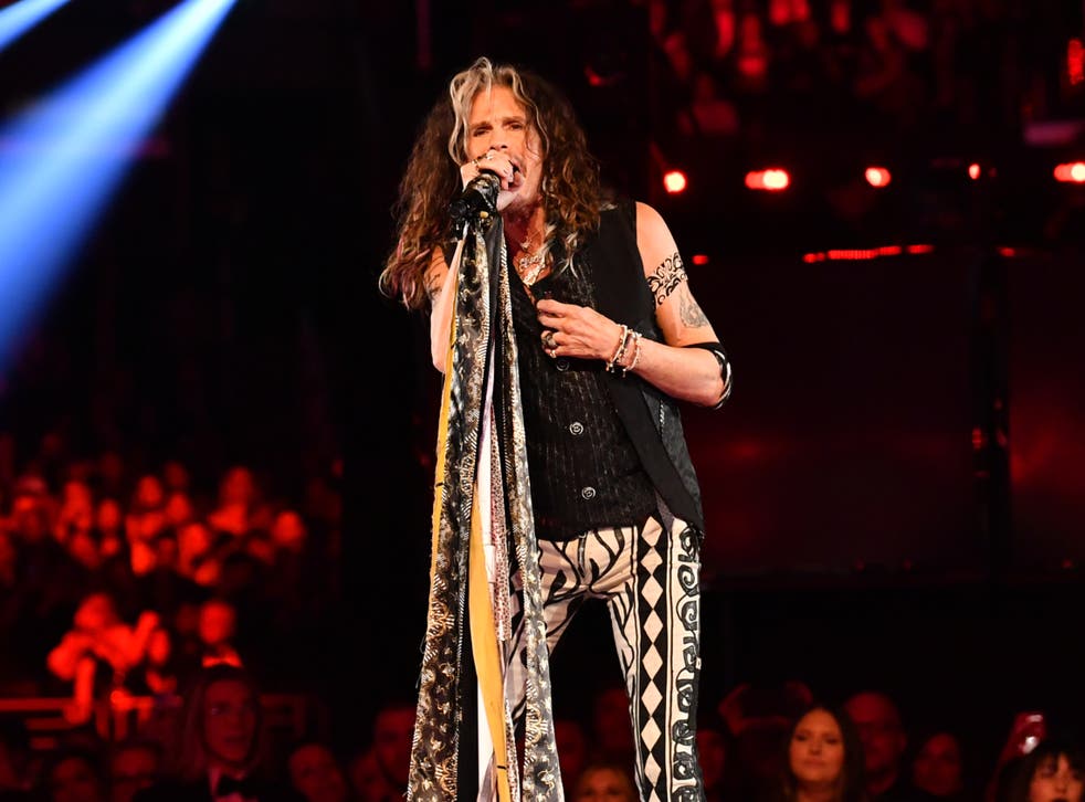 <p>Steven Tyler performs at the Grammys</p>