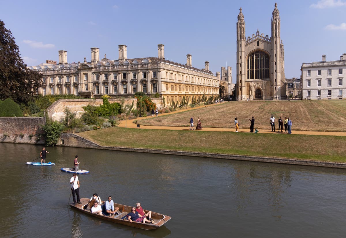 Cambridge college seeks to install 12ft memorial to codebreaker Alan Turing