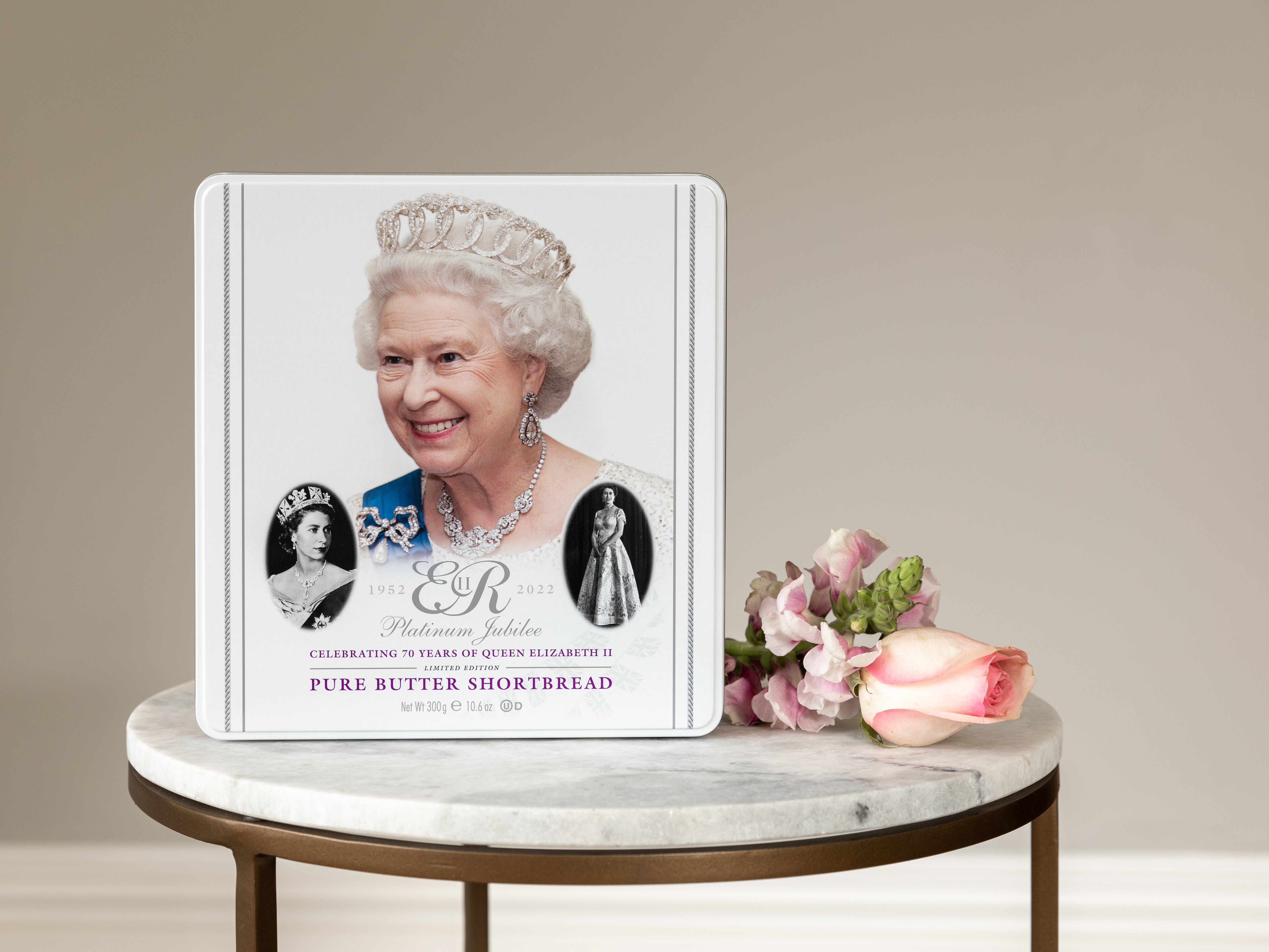 Walker’s Shortbread has launched a commemorative tin for the Queen’s Platinum Jubilee