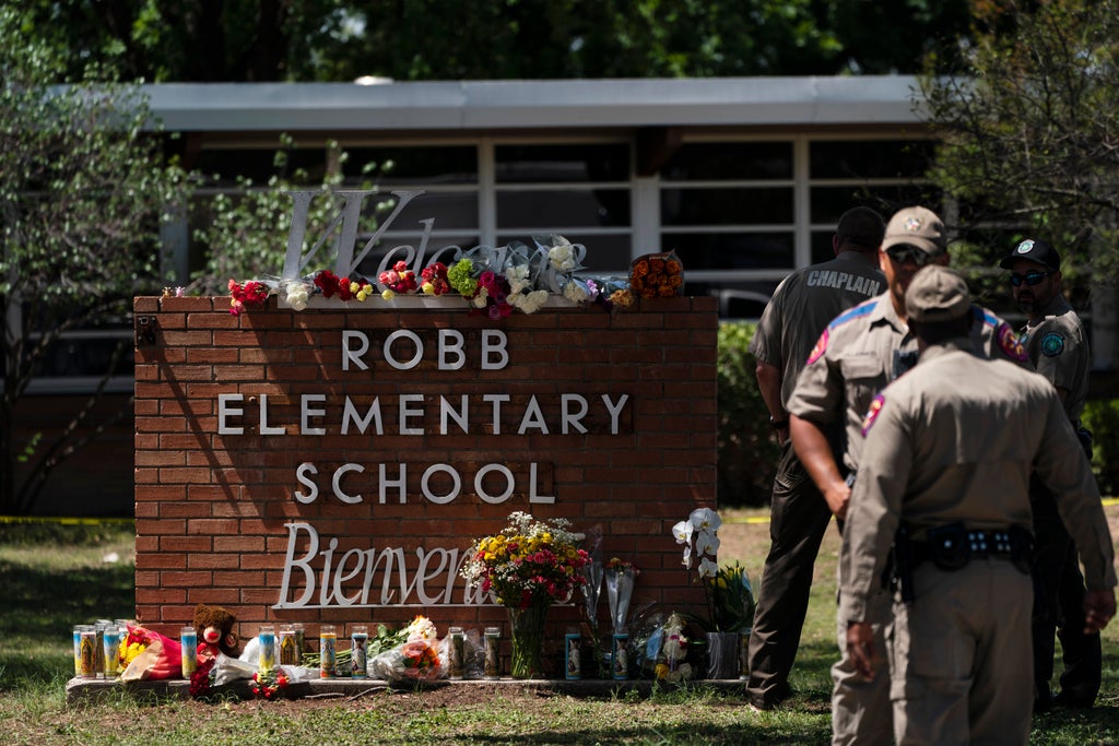 Texas okul çekimi: Katliamda olanların zaman çizelgesi