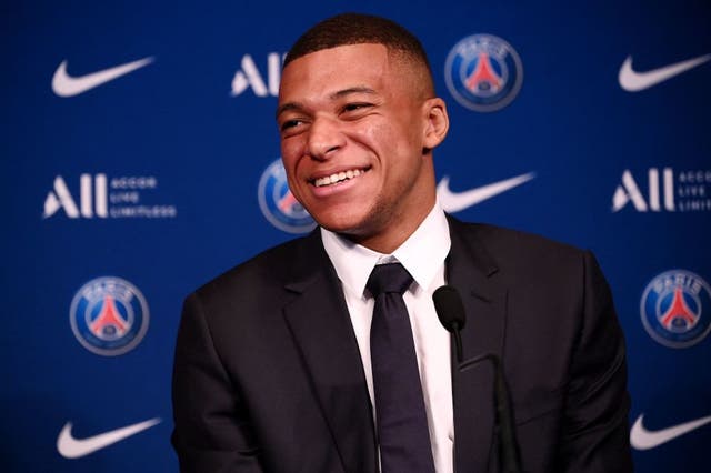 <p>Mbappe decided to remain at PSG </p>