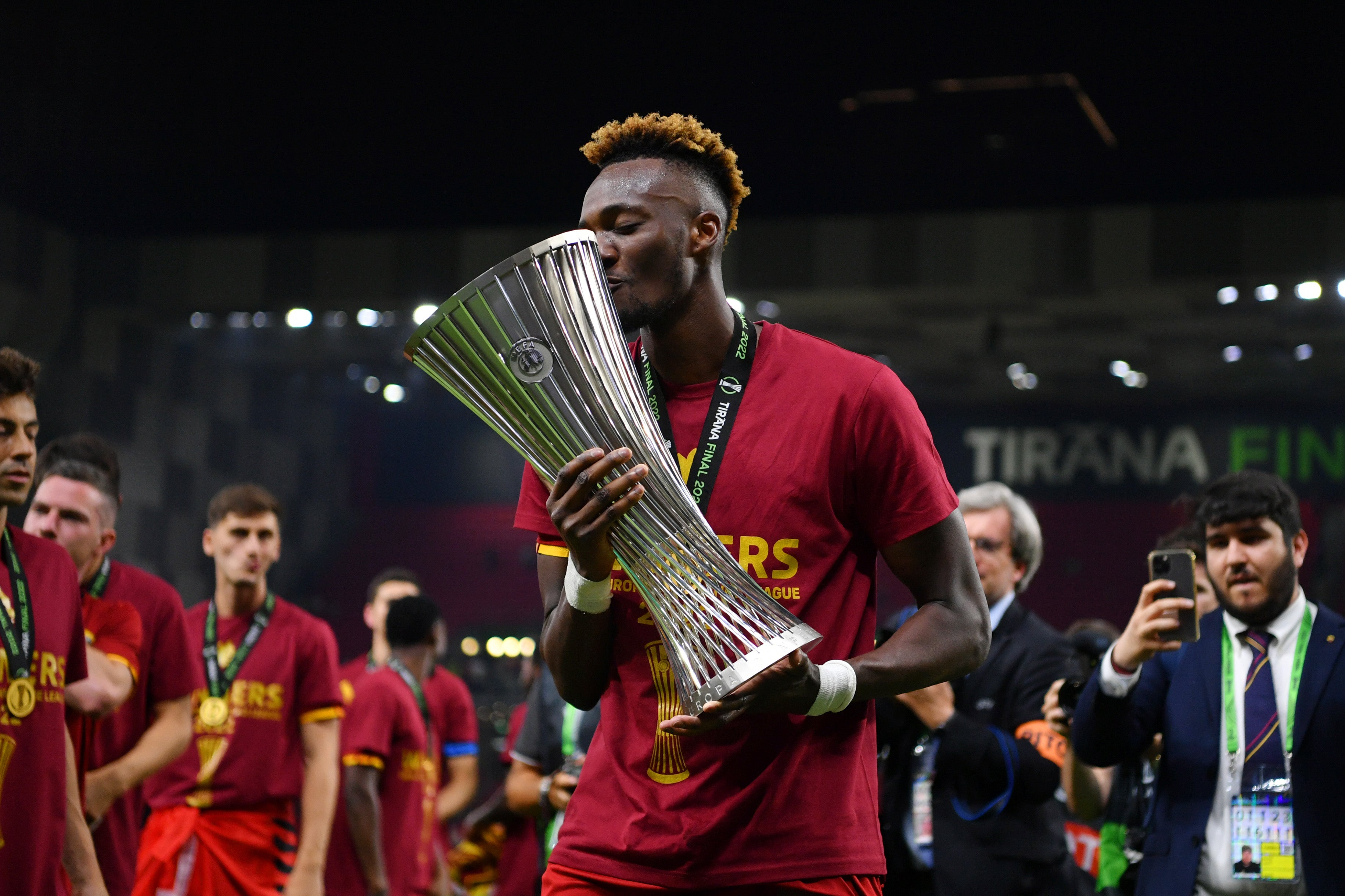 Tammy Abraham of AS Roma celebrates with the UEFA Europa Conference League Trophy