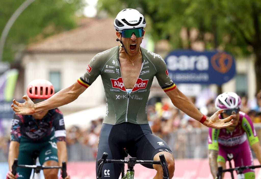 Dries De Bondt celebrates after crossing the finish line of the 18th stage of the Giro d'Italia