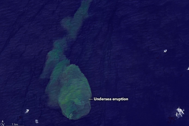 <p>La erupción submarina de un volcán llamado “Sharkcano” fue capturada por satélites de la NASA en mayo de 2022</p>