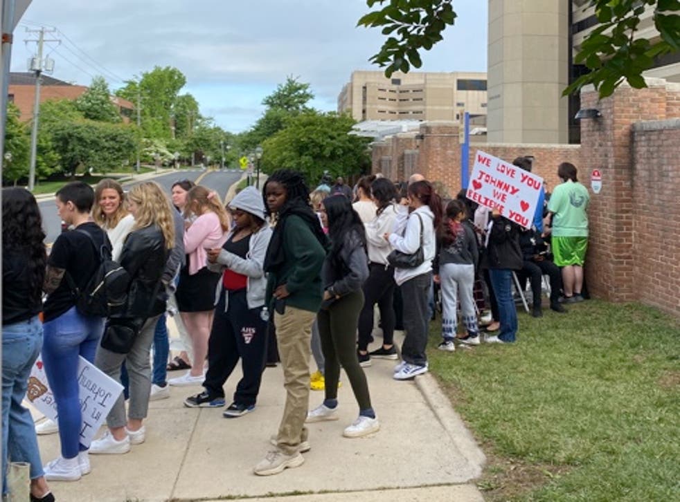 <p>Supporters gathered outside the courthouse on Thursday morning</p>
