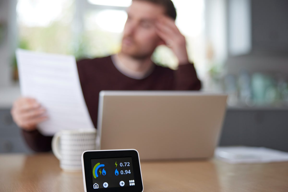 UK to Ban Energy Company Bonuses Under Sweeping Ofgem Reform