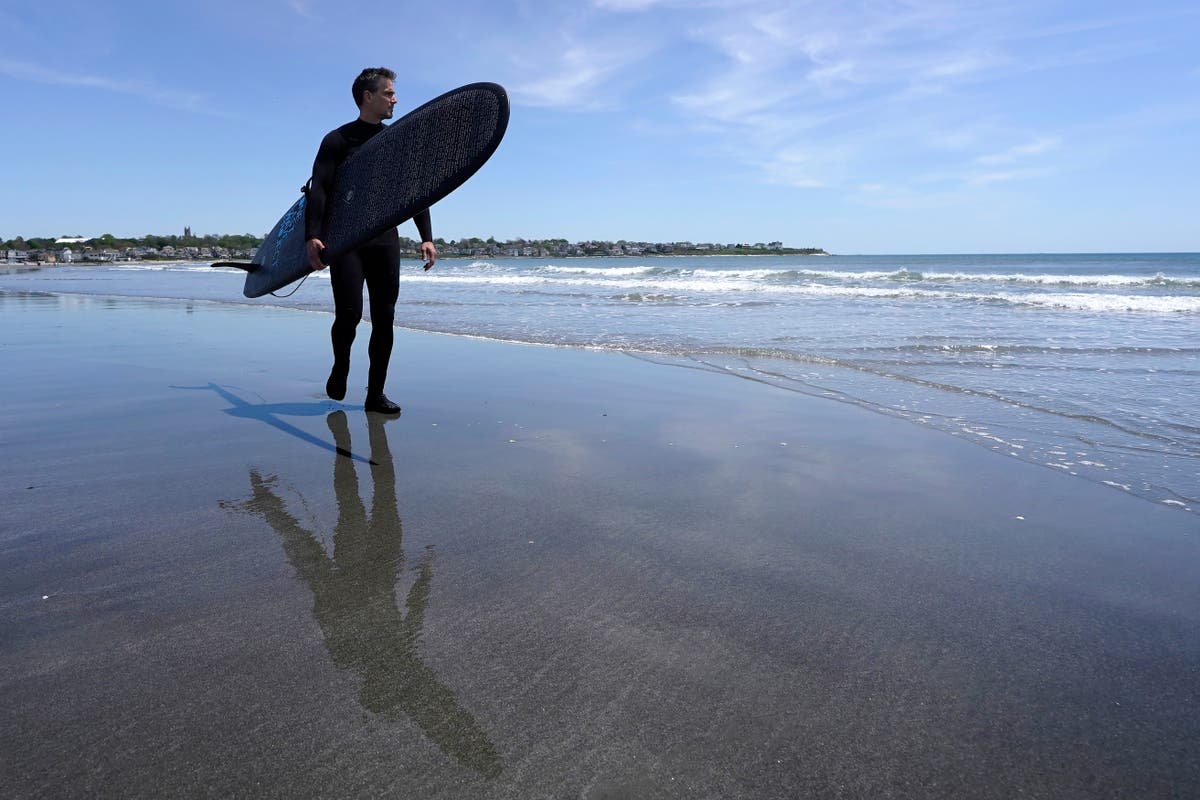 Surfer helps families honor loved ones with 'one last wave'