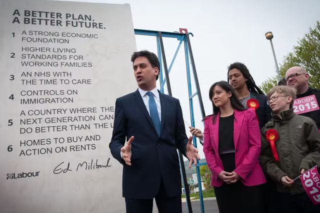 <p>Ed Miliband unveils the fatal slab in Hastings</p>