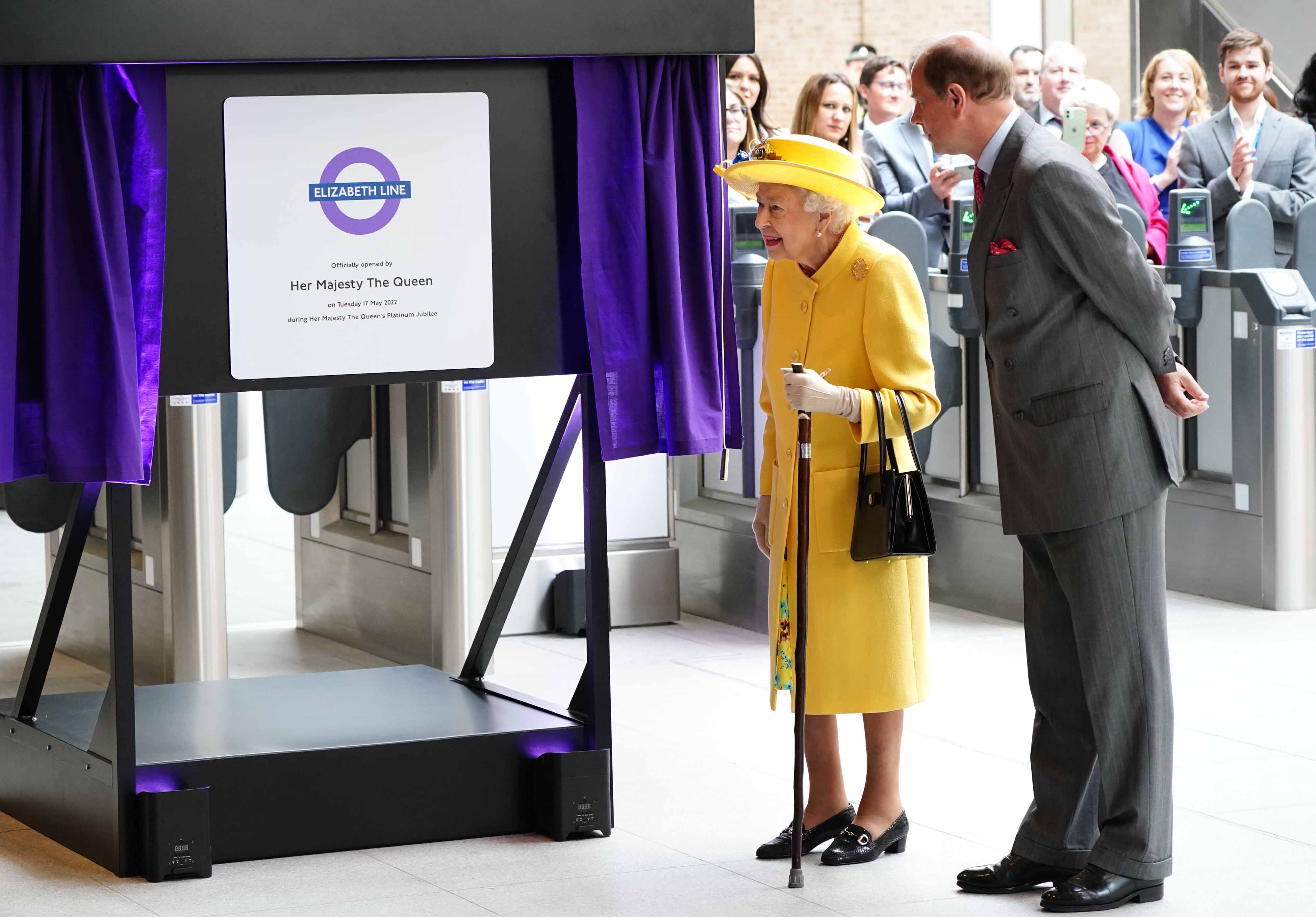 The Queen and the Earl of Wessex unveil a plaque at Paddington station in London, to mark the completion of London’s Crossrail project (Ian West/PA)