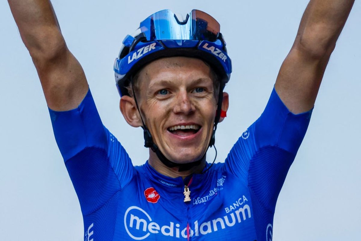 Koen Bouwman takes second Giro D’Italia stage win in chaotic finish