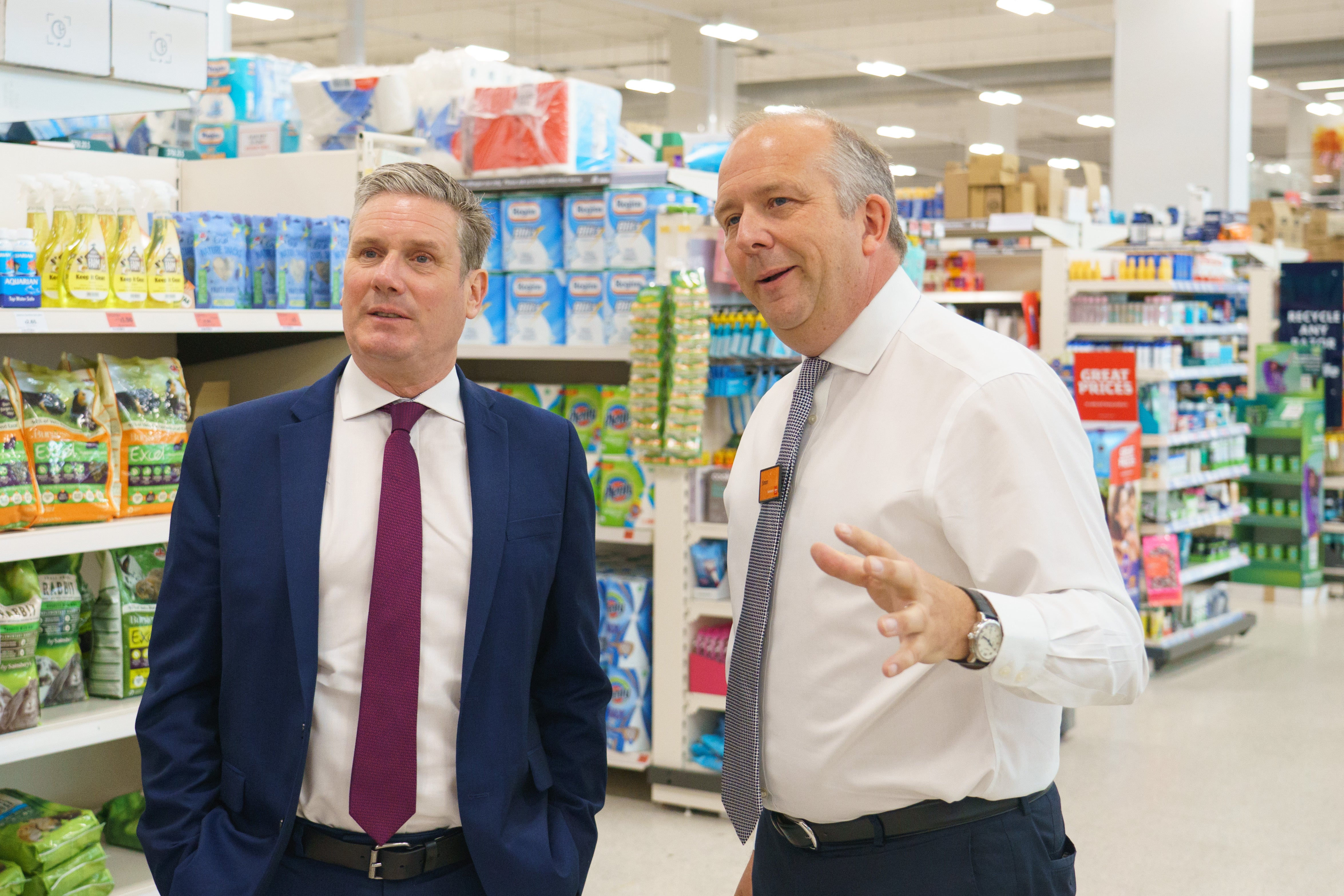 Labour leader Sir Keir Starmer and Sainsbury’s chief executive Simon Roberts (Dominic Lipinski/PA)