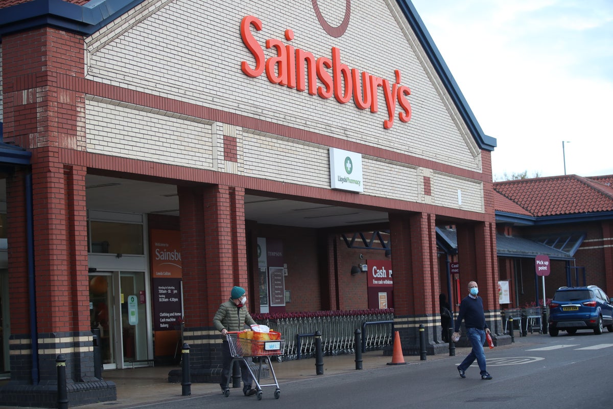 Sainsbury’s commits to further price-cutting as shopper concerns grow