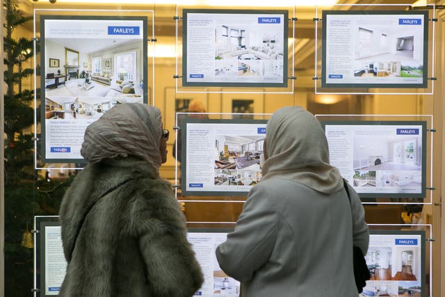 The average price of a UK home has topped £250,000 for the first time, but the proportion of sellers applying discounts to properties is increasing, according to Zoopla (Daniel Leal-Olivas/PA)
