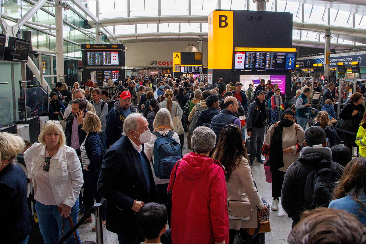 Warning of border staff shortages as airports face weekend of queues ...