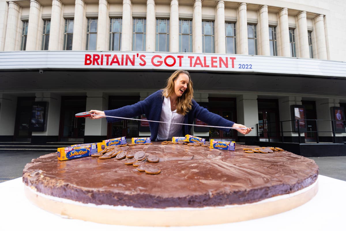 World&rsquo;s largest Jaffa Cake unveiled 