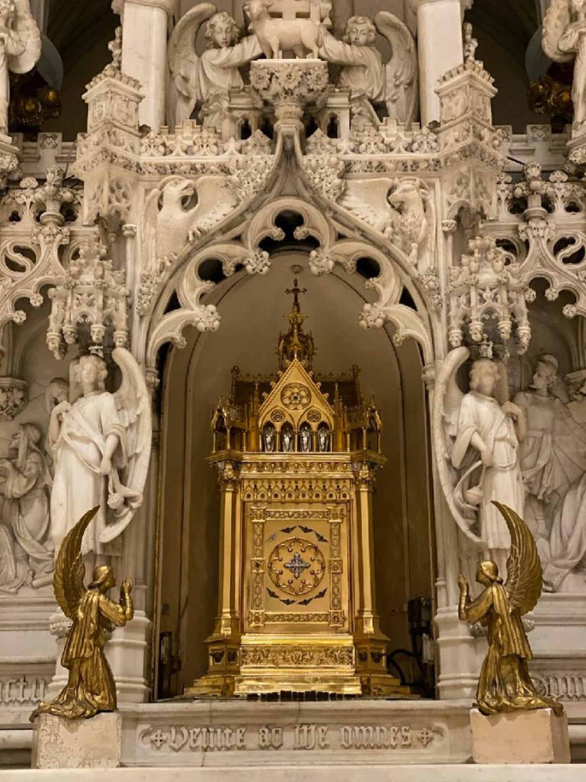 $2m tabernacle made of solid gold is stolen from Brooklyn church