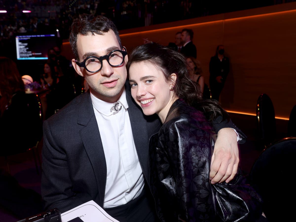 Margaret Qualley and Jack Antonoff reportedly engaged to be married Margaret Qualley and Jack Antonoff reportedly engaged to be married