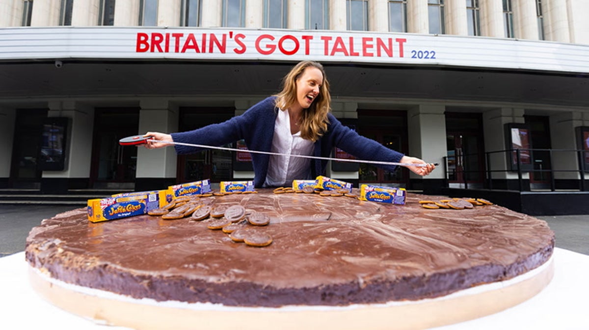 Former GBBO winner creates world’s largest Jaffa Cake