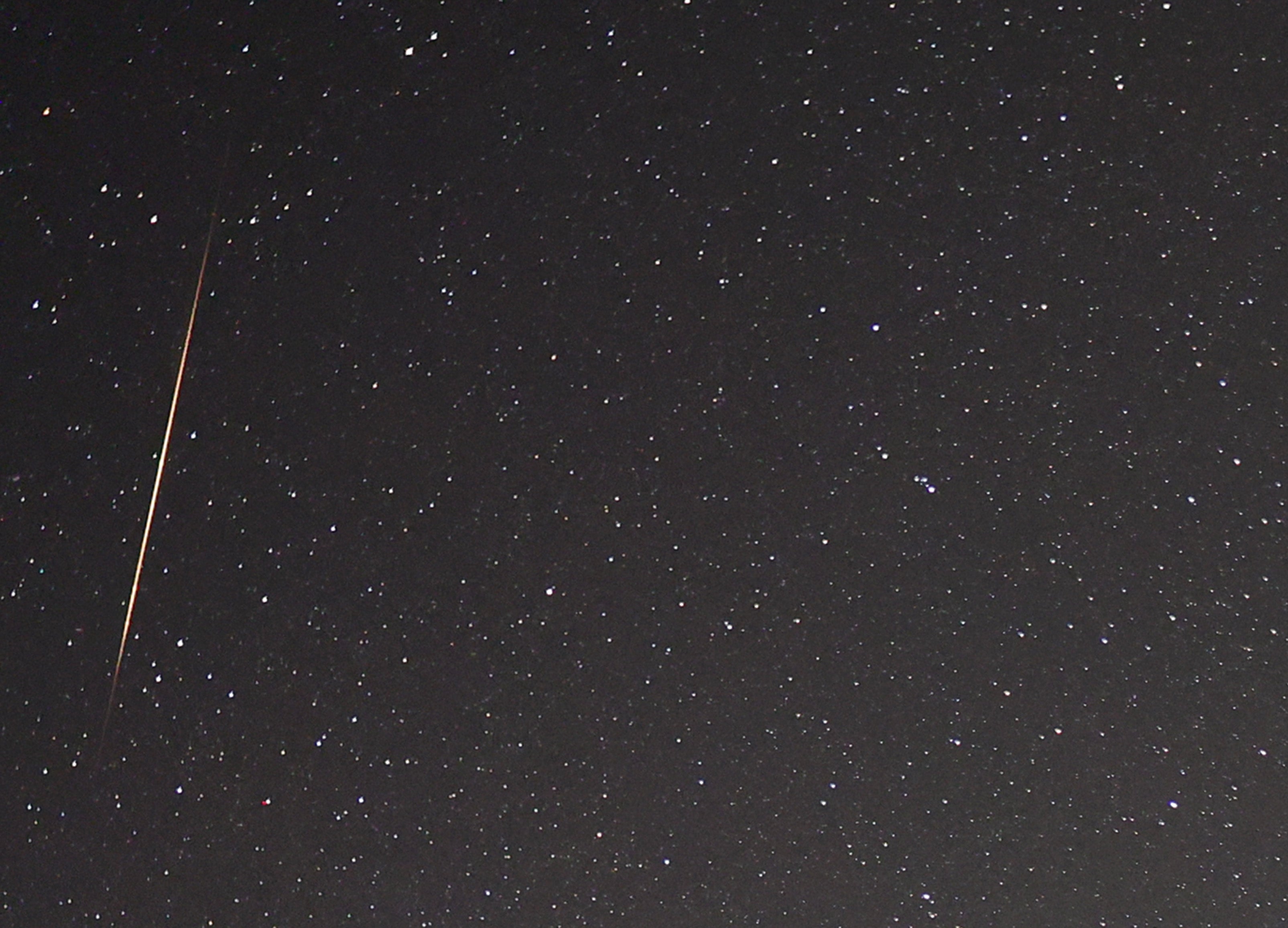 A Tau Herculid meteor streaks across the sky in Nevada on 30 May, 2022