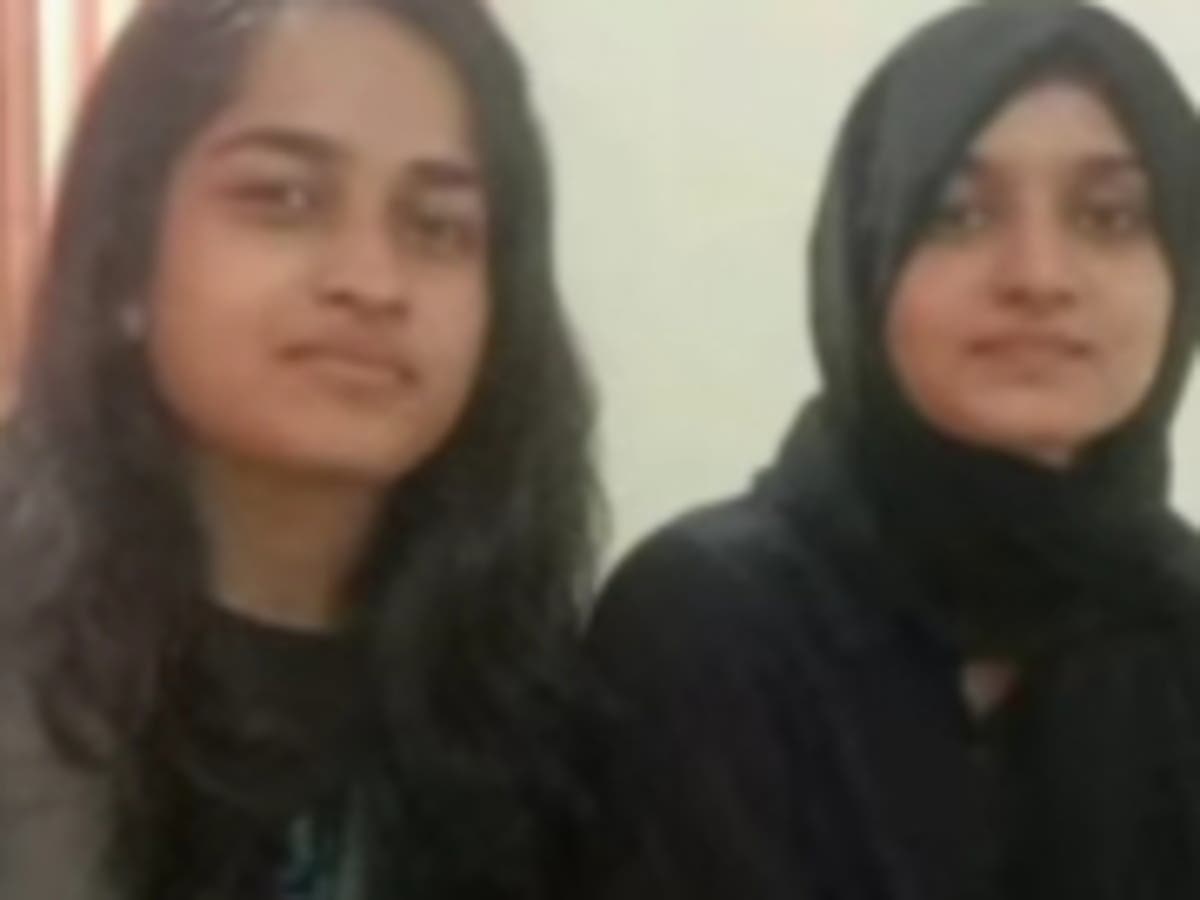 Lesbian Blackmail Straight Girl Sex Videos - Kerala: Lesbian couple reunited by Indian court say they still face  'emotional blackmail' from their families | The Independent