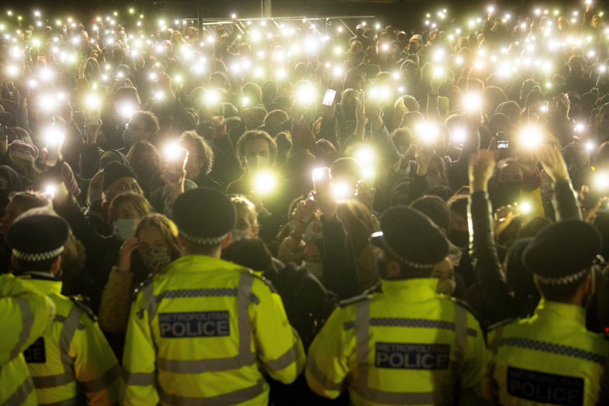 Sarah Everard: Met Police told to drop action against vigil protesters