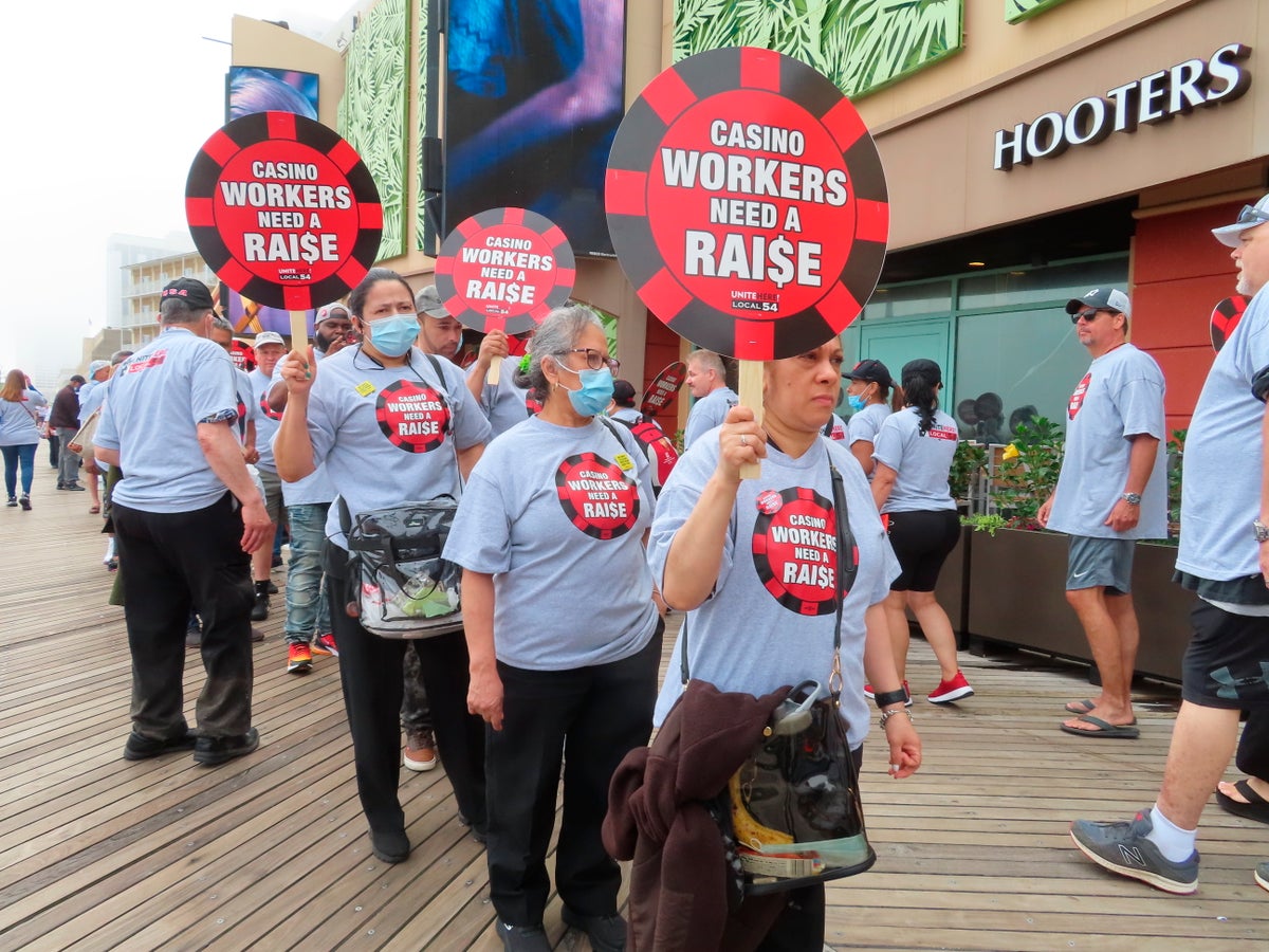 Workers picket outside Atlantic City casino, seeking raises