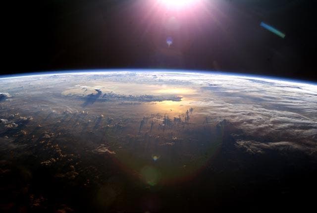 Vista de la atmósfera terrestre tomada desde la Estación Espacial Internacional en 2003