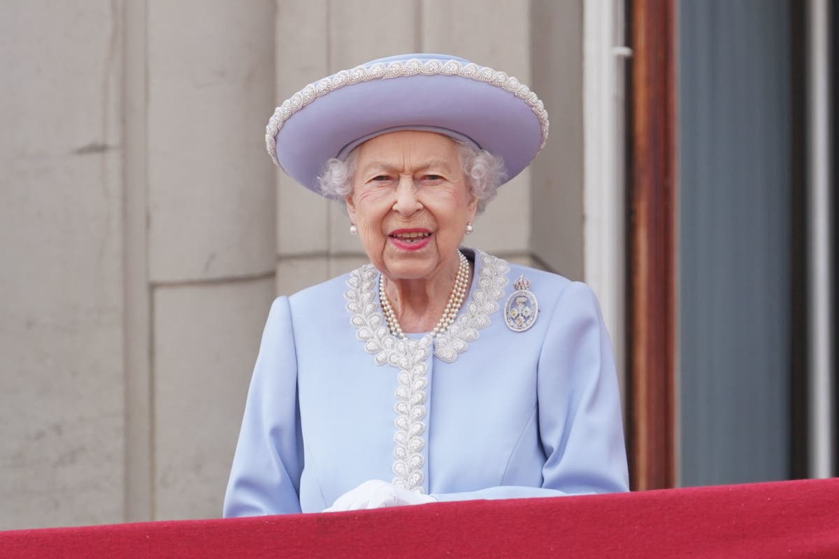 Platinum jubilee: The Queen wears powder blue as she delights crowds in balcony appearance 
