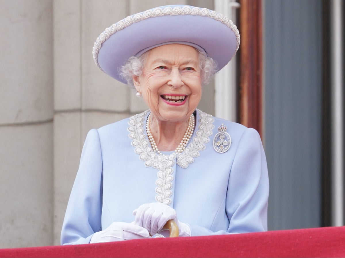 Jubilee – live: Royal family joins Queen on palace balcony for military fly-past