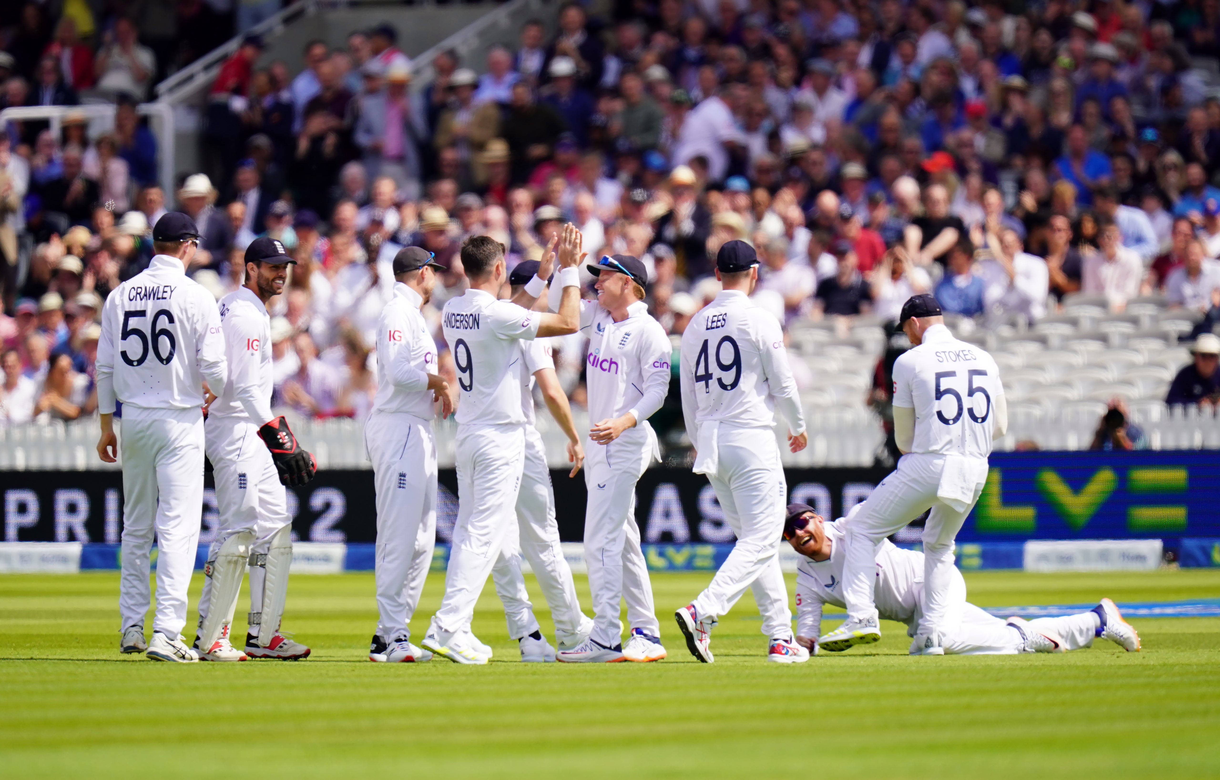 England celebrate the wicket of New Zealand’s Tom Latham (Adam Davy/PA)