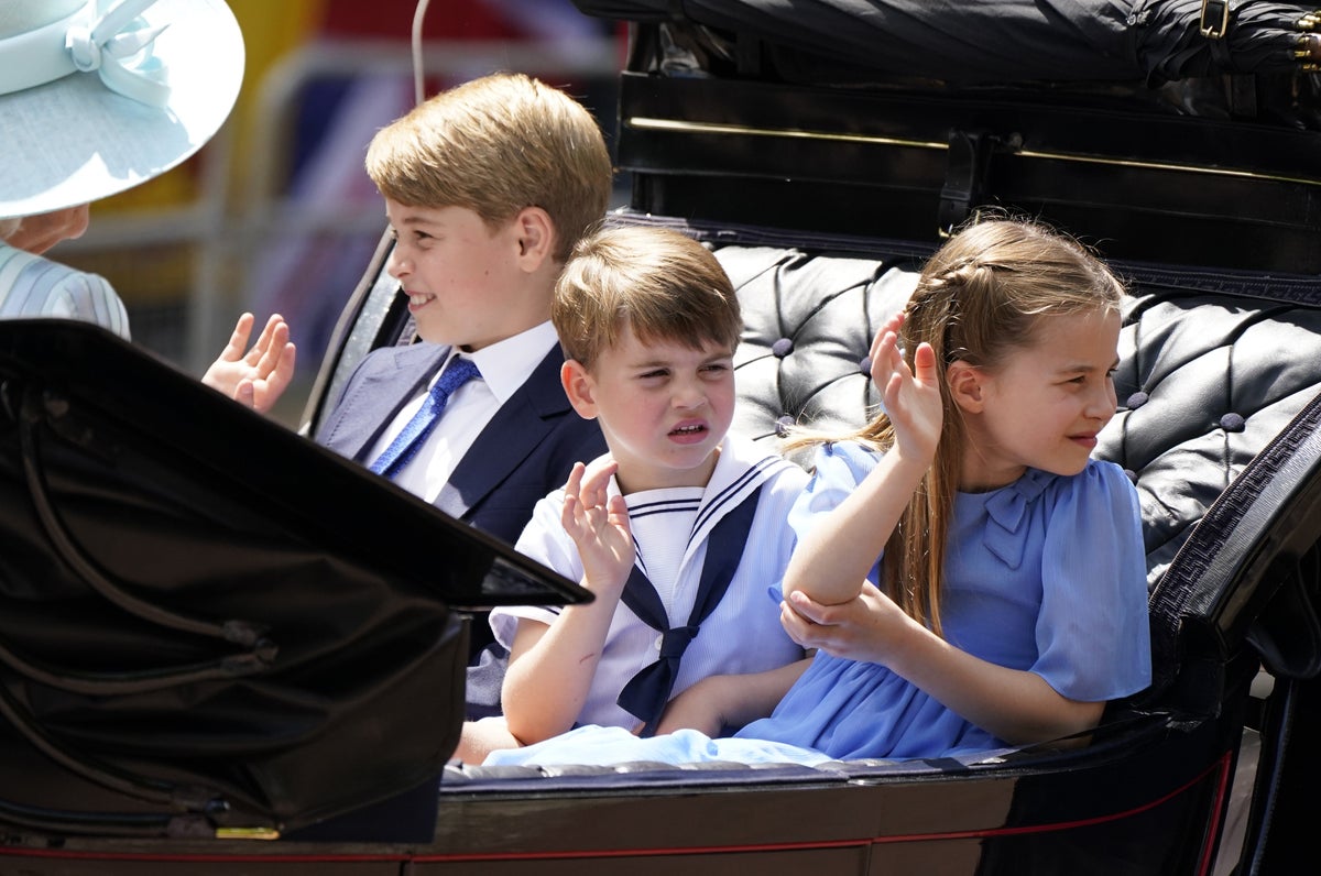 George, Charlotte and Louis perfect royal waves at Platinum Jubilee celebrations