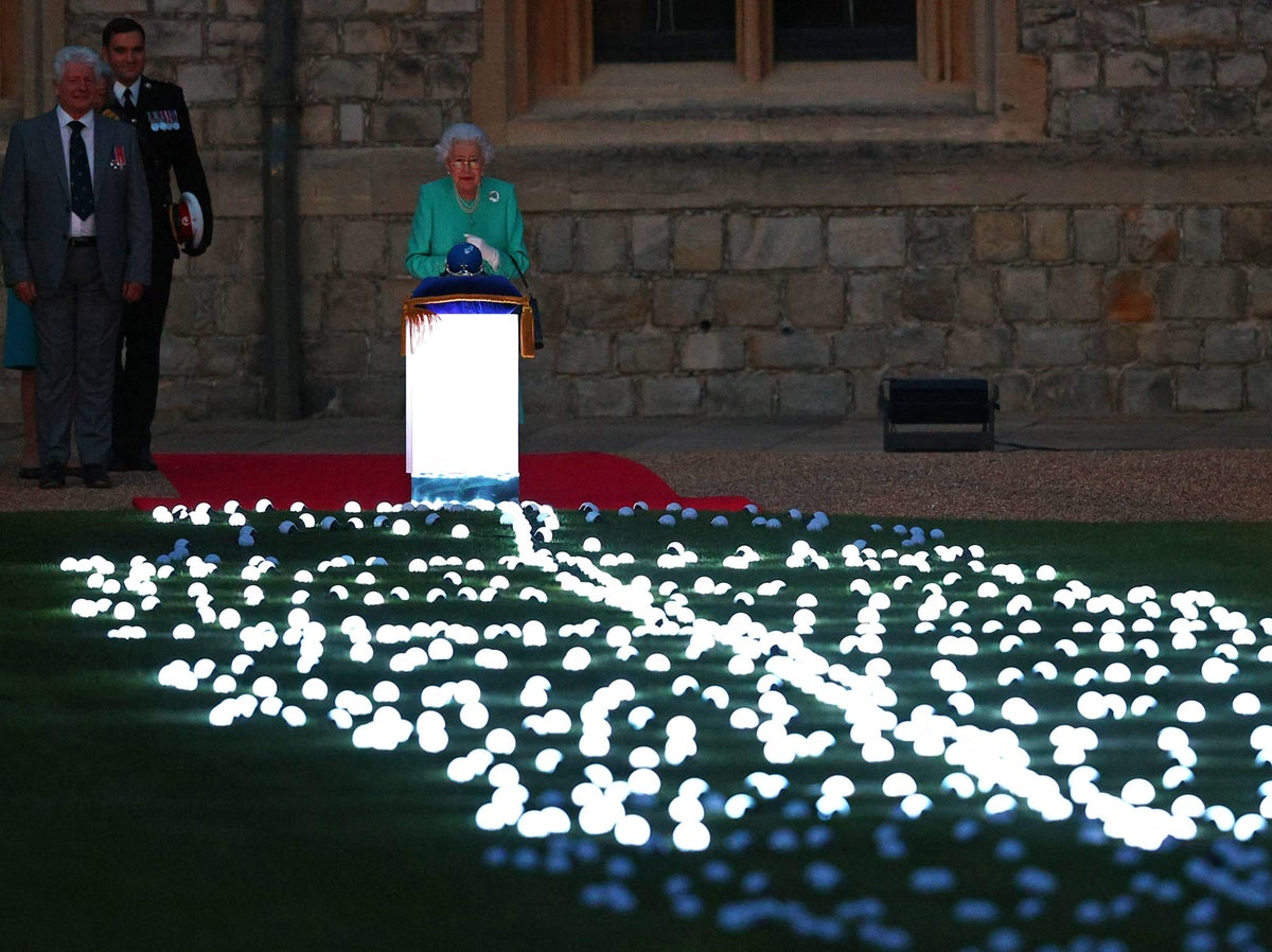 Jubilee – live: Queen lights beacon at Windsor to mark 70 years on throne