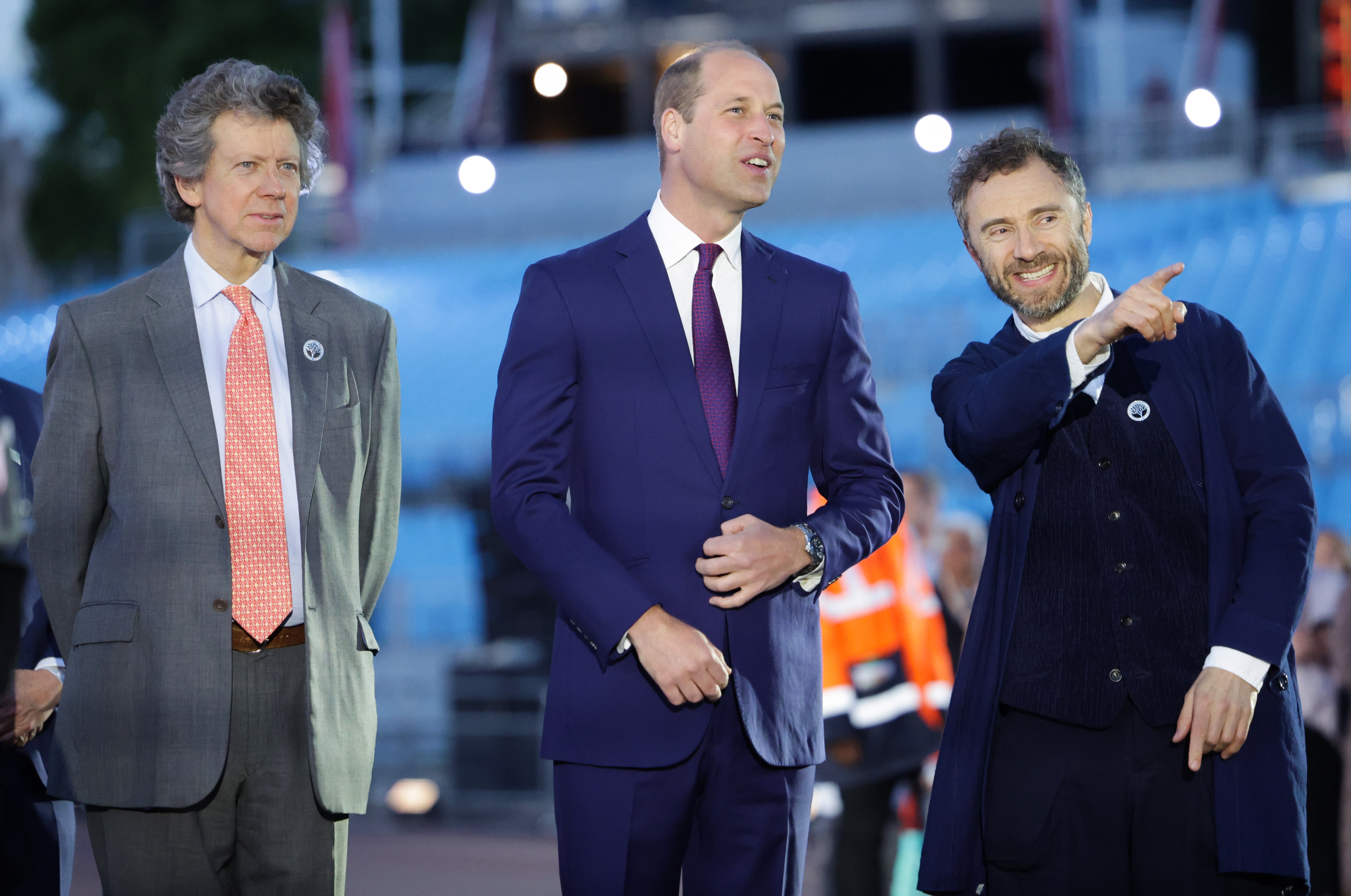 The Duke of Cambridge with Sir Nicholas Bacon and and Designer Thomas Heatherwick, during the lighting of the Principal Beacon at the “Tree of Trees” sculpture outside Buckingham Palace (Chris Jackson/PA)