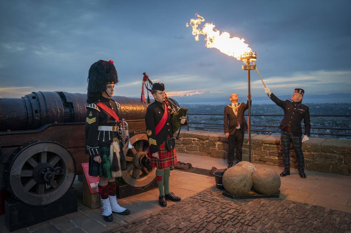 Beacon lit at Edinburgh Castle for Queen’s Platinum Jubilee