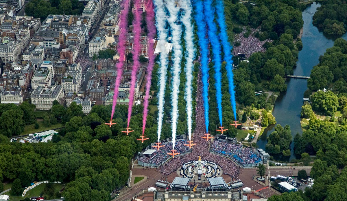 Royal Air Force&rsquo;s Red Arrows flypast at Platinum Jubilee Pageant cancelled