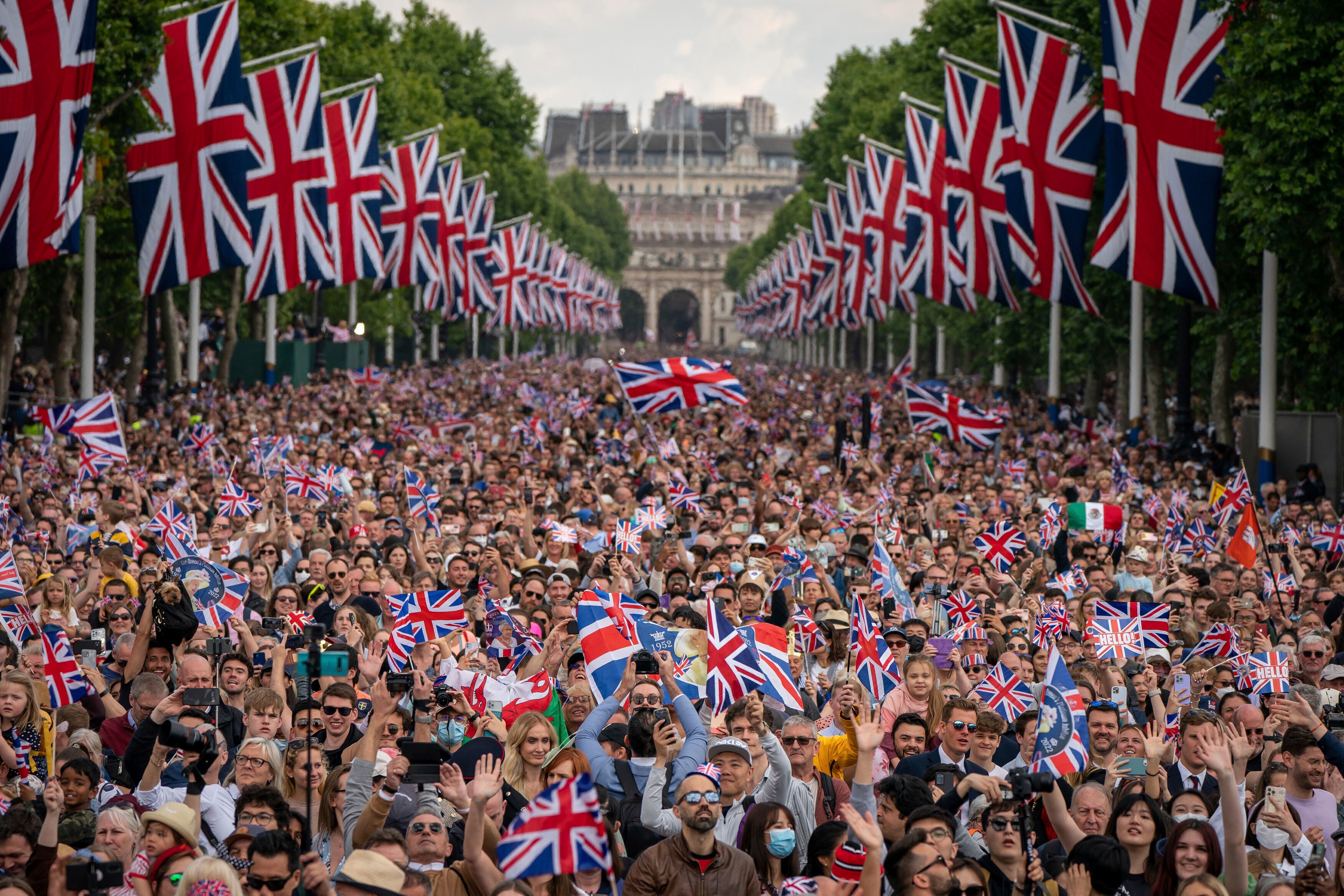 People packed the Mall in the sunshine on Thursday to marke the jubilee