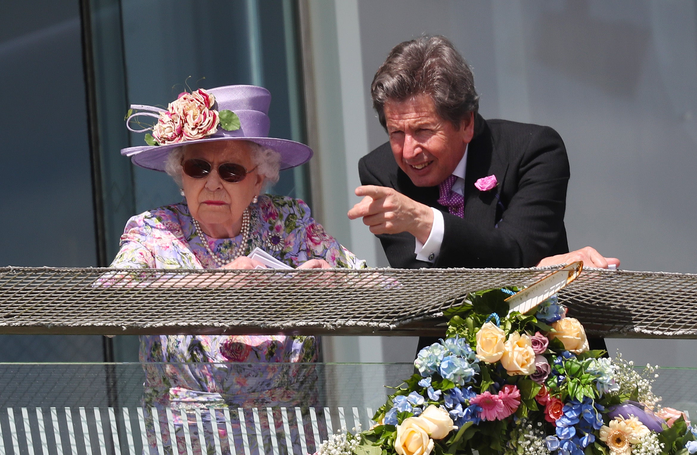 The Queen with racing manager John Warren at the Epsom Derby in 2018 (Steve Parsons/PA)