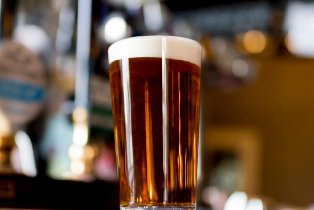 <p>Average pint costs nearly ?4 for first time </p>