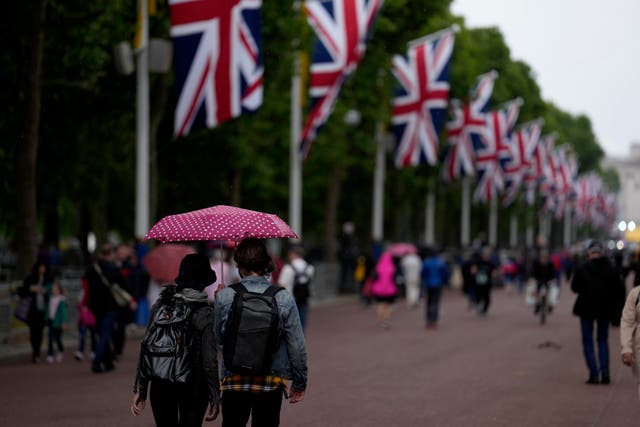 <p>Wet weather could disrupt jubilee celebrations across the country, forecasters have warned </p>