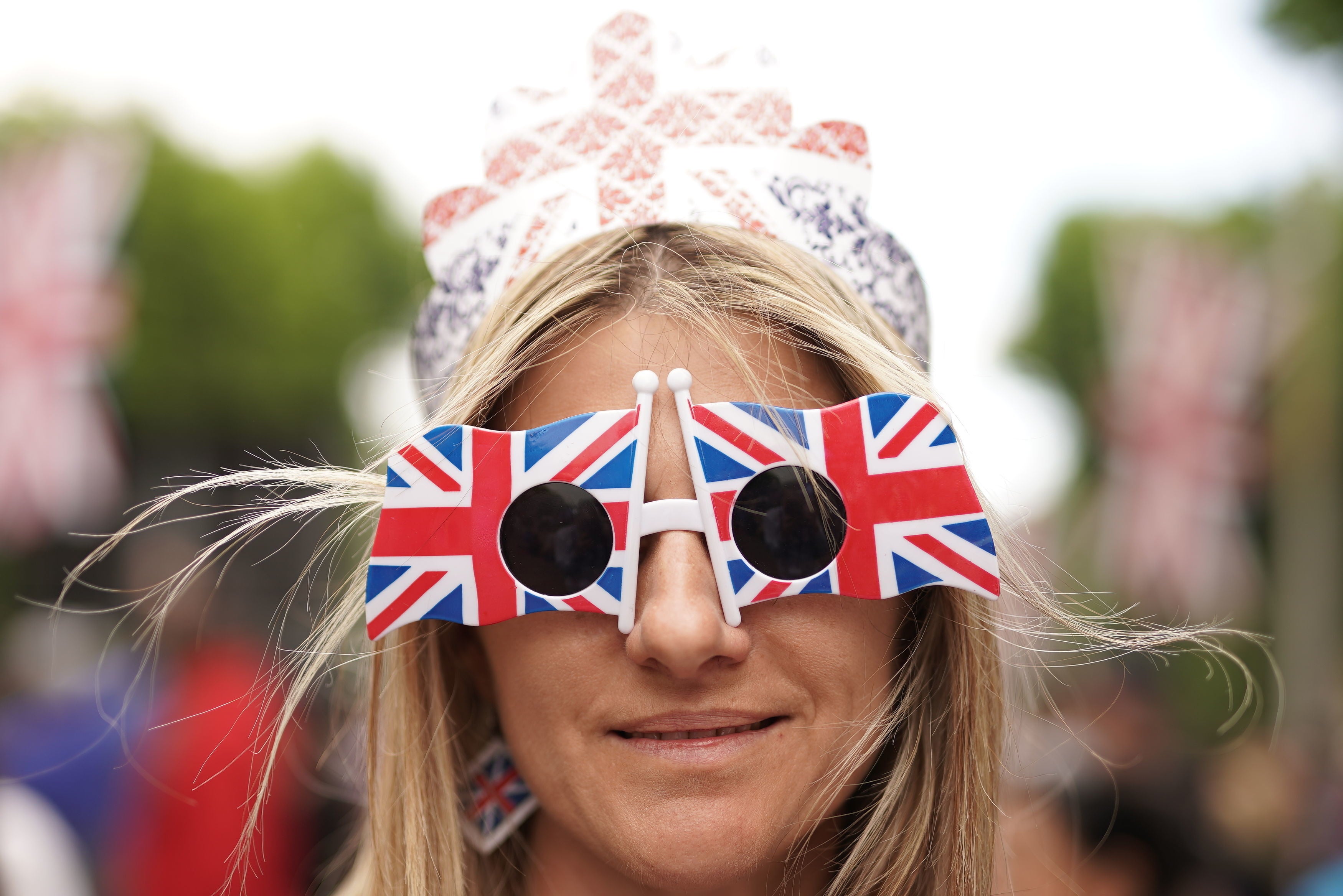 A member of the public wearing Union Jack glasses on the Mall