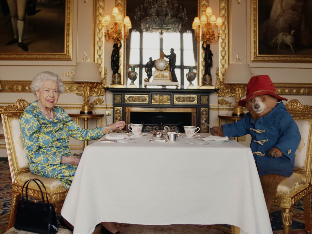Dan Walker leads praise of ‘brilliant’ sketch starring Paddington and the Queen