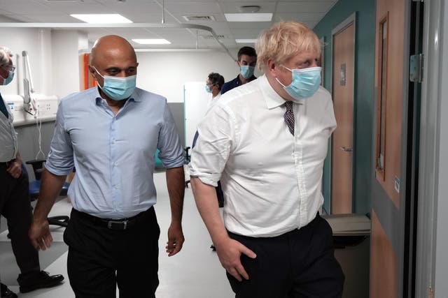 <p>Boris Johnson and the health secretary during a hospital visit</p>