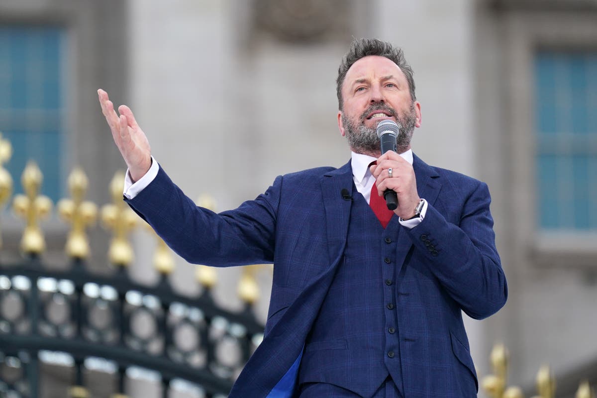 Lee Mack to host Royal Variety 2022 in memory of Queen