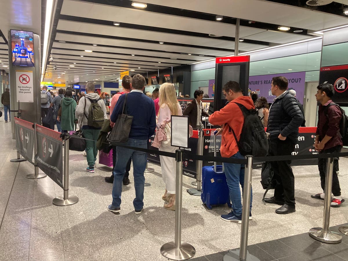 Travel updates live – Thousands stranded abroad as Khan blames Brexit for flight chaos
