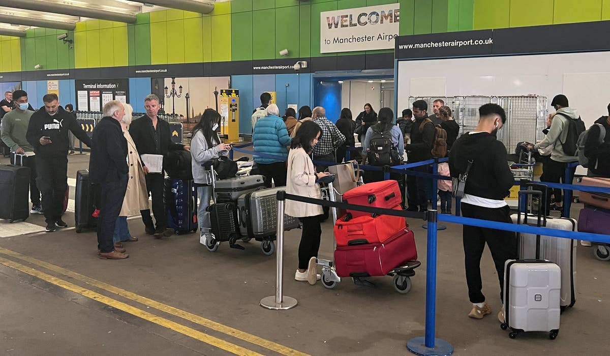 Child had to urinate into plastic bag during hours-long Manchester airport queues