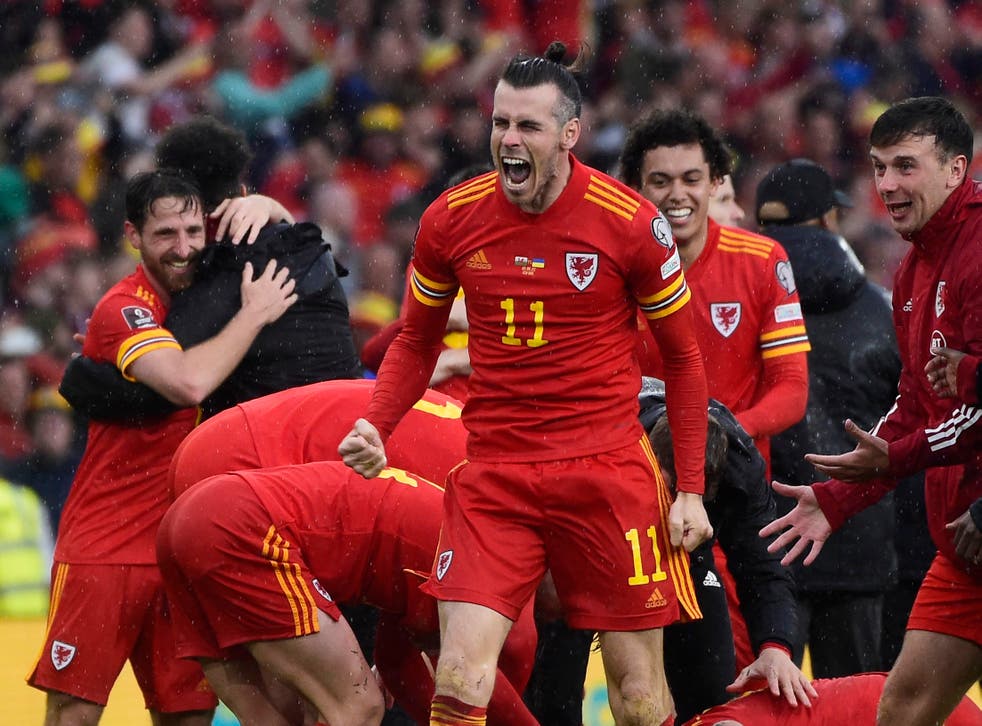 <p>Gareth Bale celebra tras la victoria de Gales</p>