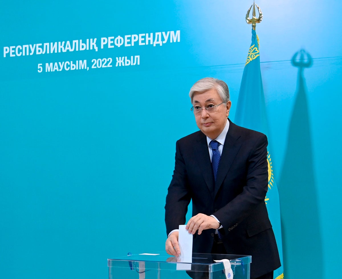 Kazakistan'da seçmenler anayasa değişikliklerini onayladı