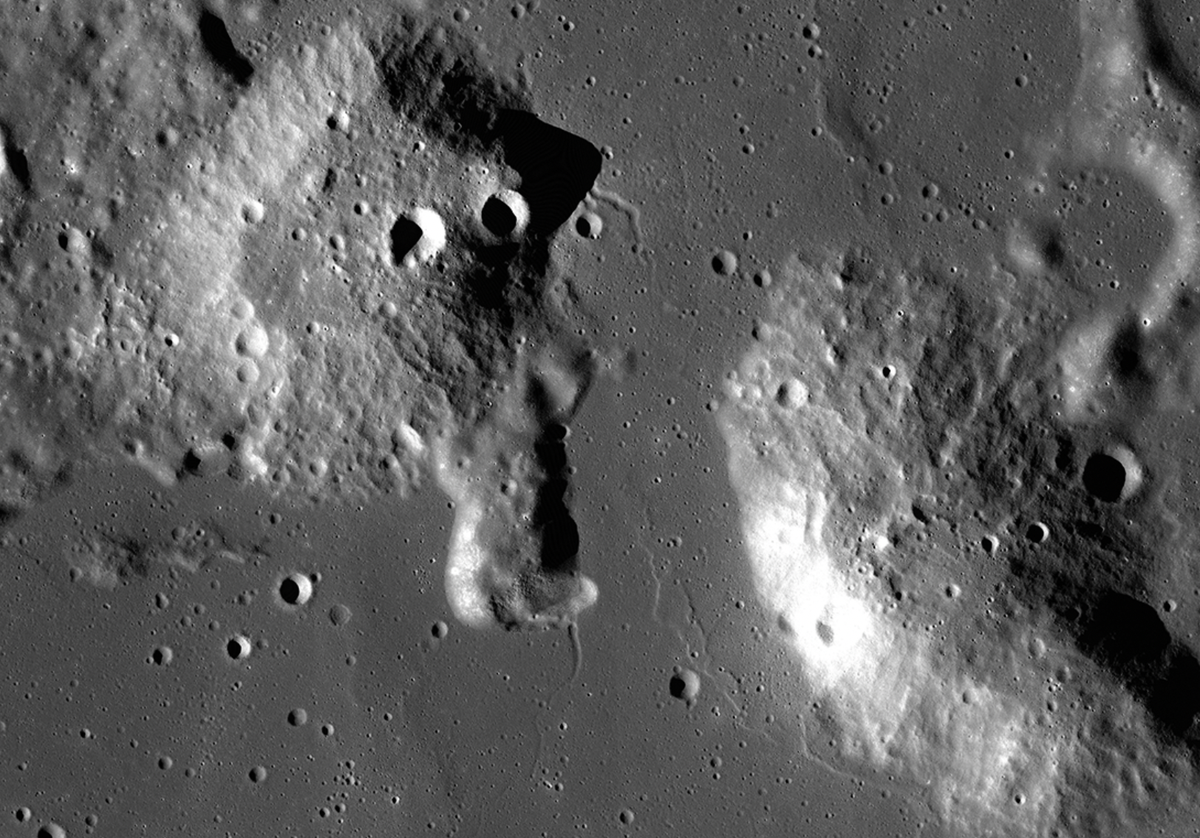 NASA sedang mempelajari gundukan misterius di bulan dalam misi Artemis
